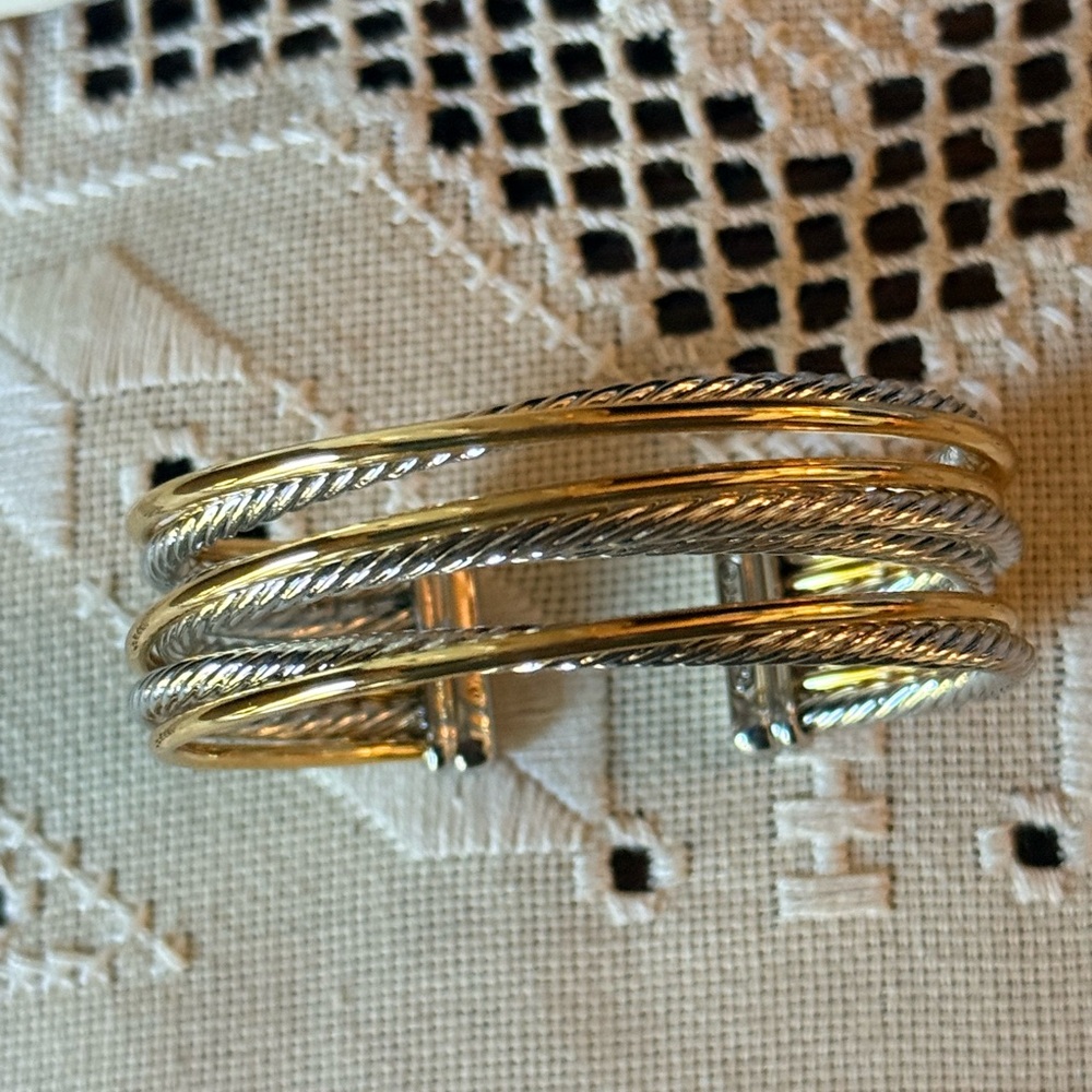 Fashion Bracelet.Cable design.not silver or gold.Only fashion wear. No designer - Picture 4 of 11